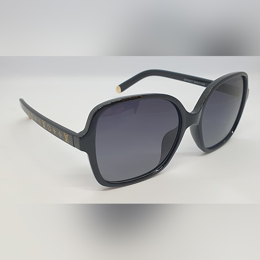 LOUIS VUITTON #17 · Black square — LOUIS VUITTON